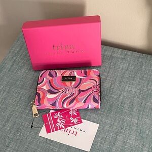 NWT-Trina Turk Pink Purple Swirl Zip Card Holder